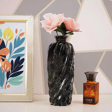 Load image into Gallery viewer, Lined Accent Vase