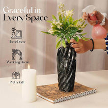 Load image into Gallery viewer, Lined Accent Vase
